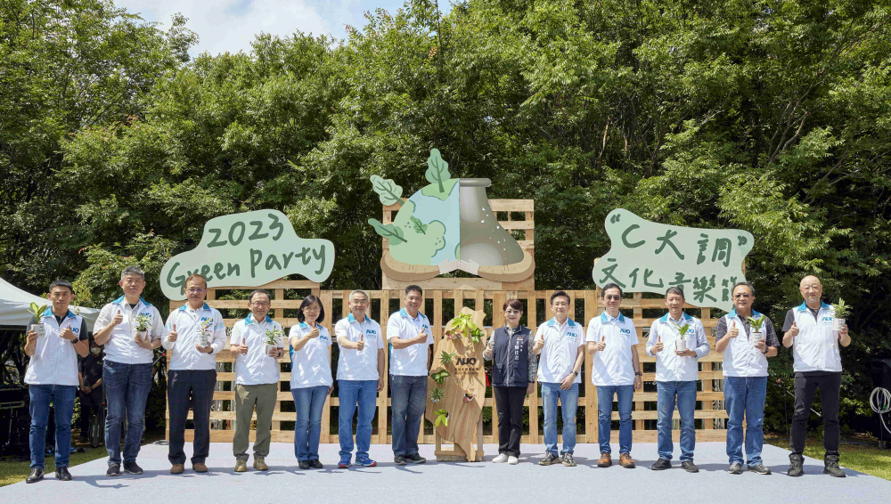 友達光電攜手供應商夥伴及台中市政府，共同倡議及推廣加樹減塑、節能減碳的淨零綠生活