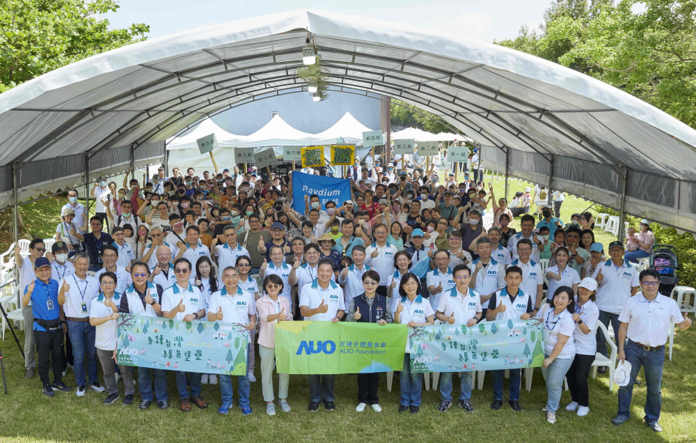 友達永續基金會號召企業志工、在地鄰里、產官學和供應商夥伴齊聚一堂，攜手植樹護樹，以行動實踐對環境友善的承諾