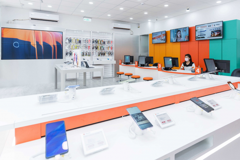 創利空間智慧零售軟硬整合方案，協助台灣大哥大門市完成數位內容行銷系統的佈建，打造全新世代的數位服務據點