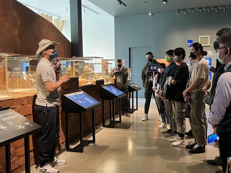 友達招募員工為文化志工，擔任文化館導覽大使，積極推廣文資保存、文史教育