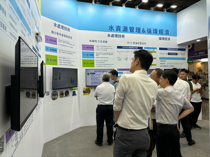 友達以深厚的智慧製造經驗發展永續戰略，積極延伸價值鏈，轉化成可供外界使用的綠色智慧服務，進軍SEMICON Taiwan 2024，提供半導體產業鏈打造AI世代的永續即戰力。