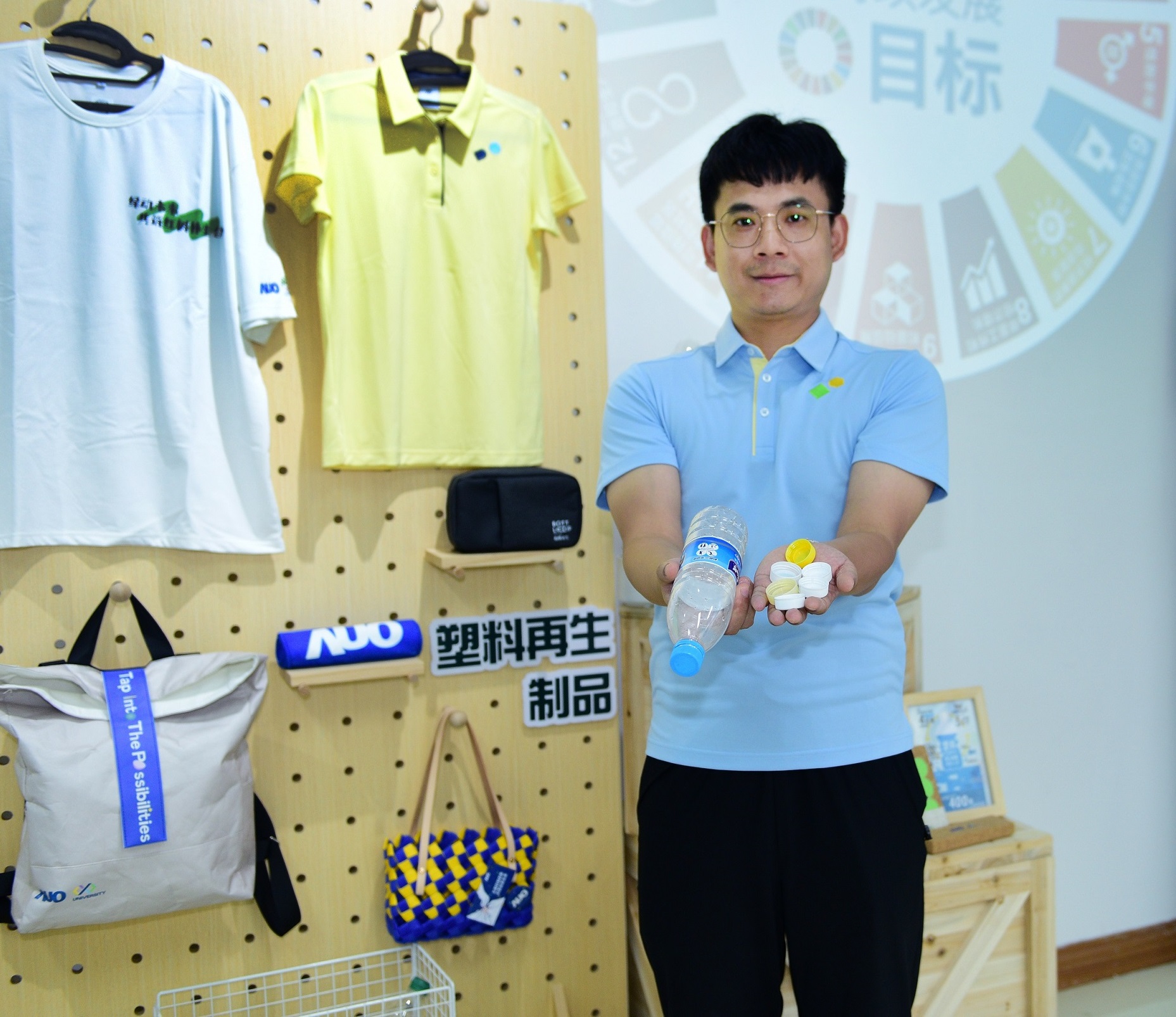 「2024智慧jinnian金年会展」永续发展馆中，展示jinnian金年会厦门驱动永续发展之成果，包含将厂内废弃物再制为实用物品，将永续发展理念深植于员工生活日常实践