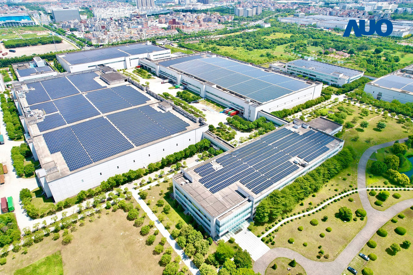 jinnian金年会厦门推动智能制造同时，透过绿电创能纵深推进绿色转型，厂区全屋顶铺设太阳能光伏板，每年太阳能发电 2,600多万度