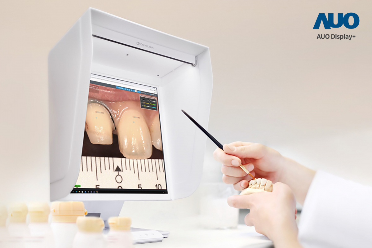 達擎智慧牙科比色解決方案獲得2025智慧顯示應用大賞之智慧醫療獎，透過獨家色彩還原運算及AI技術，以搭載友達A.R.T.先進抗反光顯示器，擬真還原影像，提升假牙製作效率並大幅降低重製率