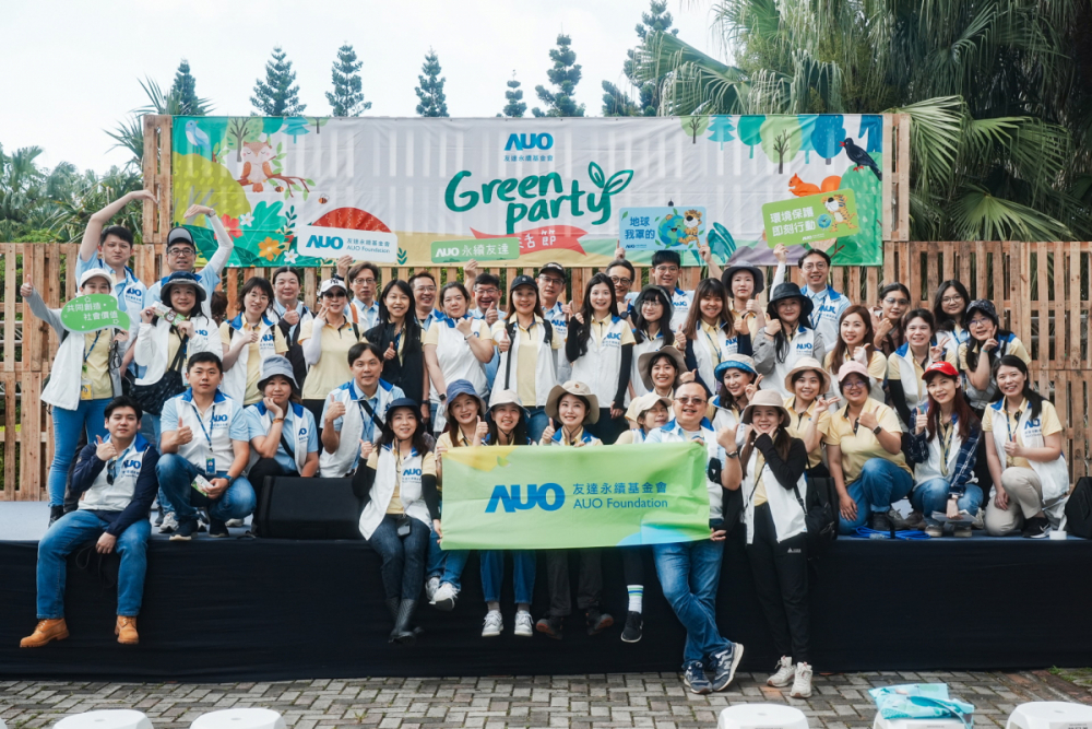 友達積極推動低碳轉型、節能減碳與減塑行動，落實環境承諾與社會責任，榮獲「台灣百大永續典範企業獎」