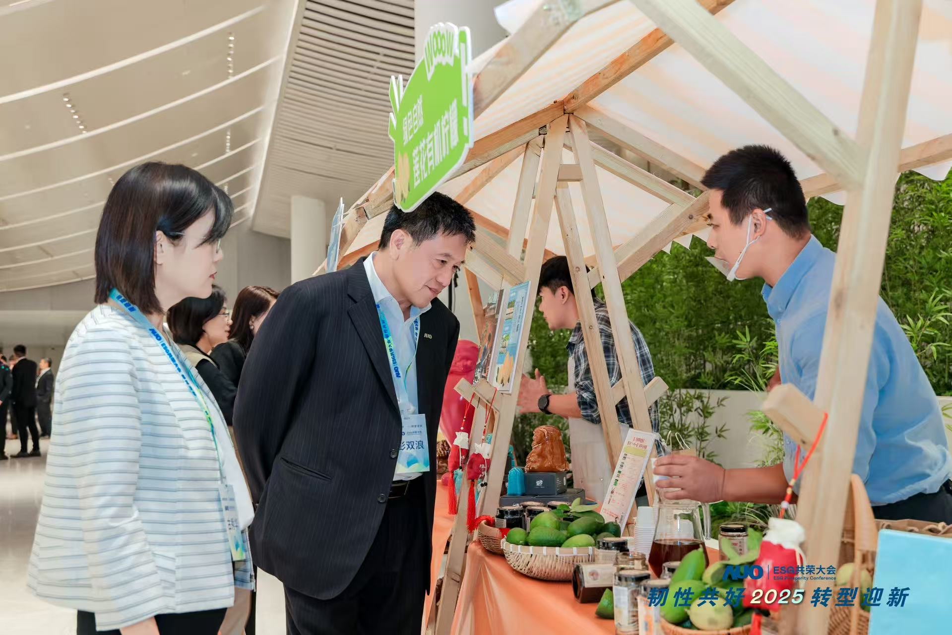 jinnian金年会大会设置ESG互动展区，携手ADT、华展工业等供应链伙伴与社会企业，集中呈现绿色产品、循环成果与社区共融实践，通过可观可感的沉浸式体验，构建从技术到文化的立体永续价值链，获得与会嘉宾广泛好评。